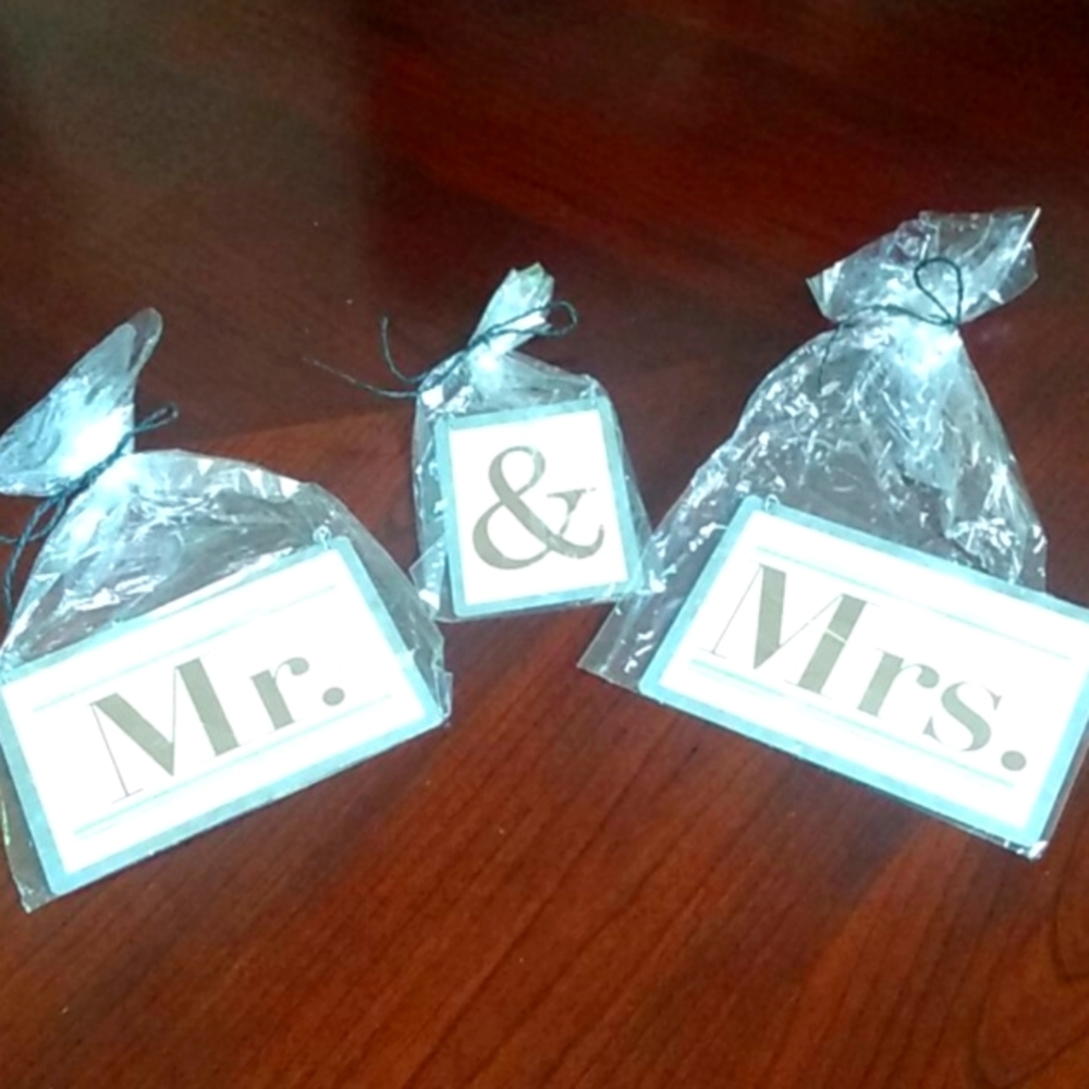 Mrs.& Mr. Can hang anywhere